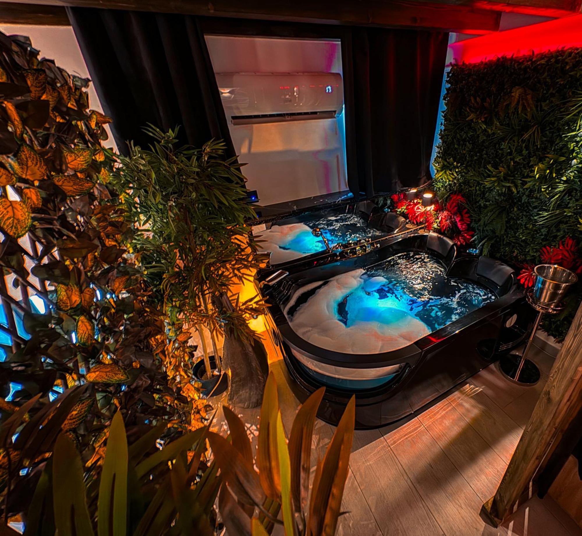 Rouge Romantic Jacuzzi Suite Palermo Centro