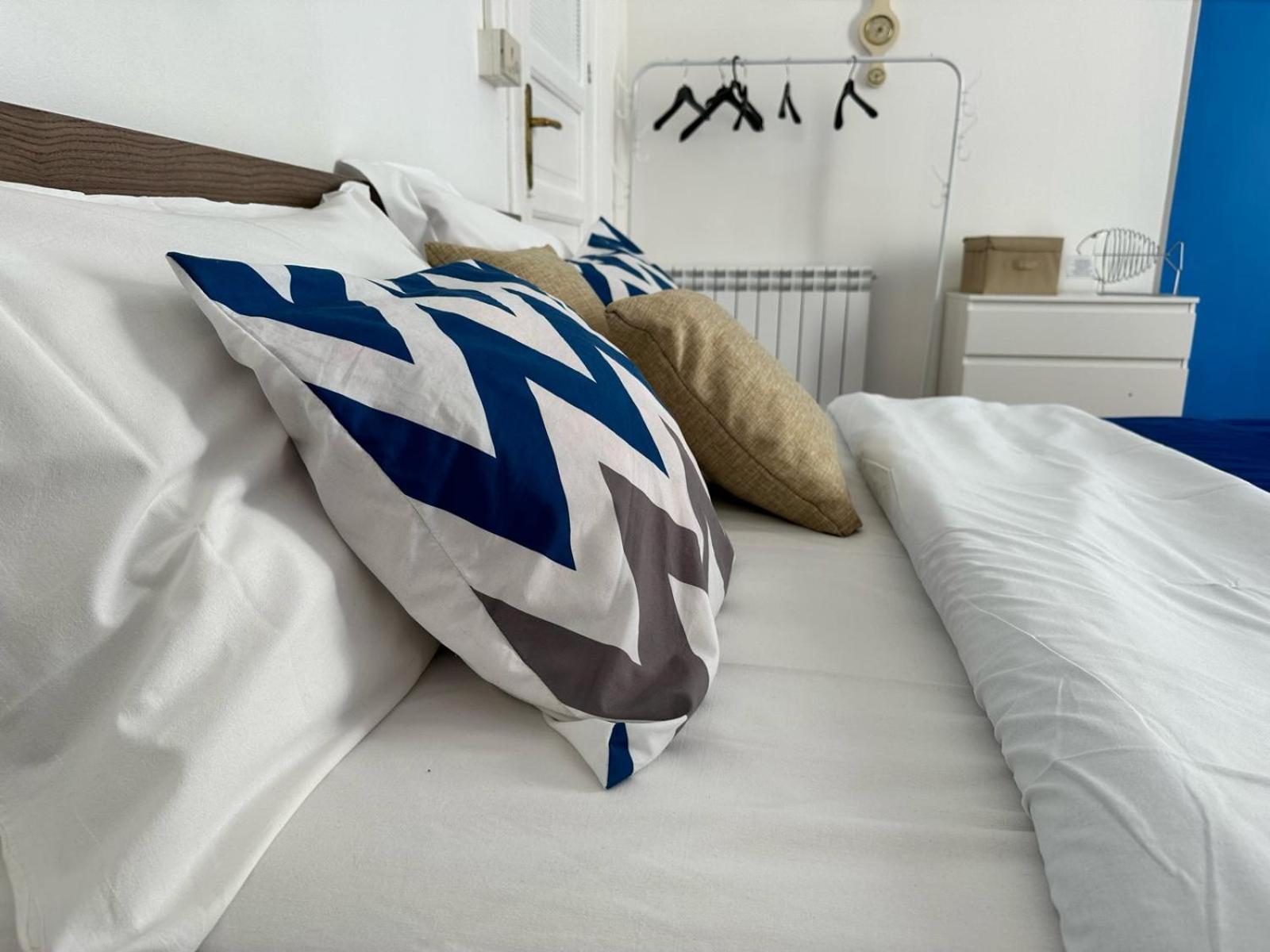 Via Zara Hostel - Palermo